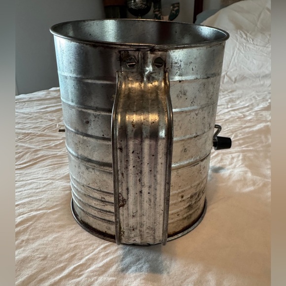 Bromwell’s vintage 5 cup hand sifter - Picture 4 of 8